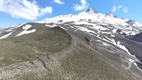 Kayseri'nin zirvesinde binlerce yıllık gizemli tapınak şehri gün yüzüne çıktı