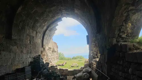 Bitlis’te 500 yıllık kervansaray kaderine terk edildi