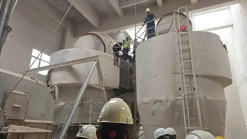 Bilecik’teki çimento fabrikasında beton kesen işçi kazana düştü