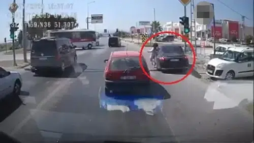 Emniyet şeridini ihlal eden sürücü genç kıza çarptı