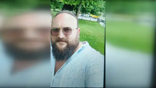 Bayrampaşa'da hatalı manevra motosikletliyi hastanelik etti