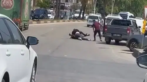 Adana trafiğinde dehşet anları tüfekle araçtan indirip dövdüler
