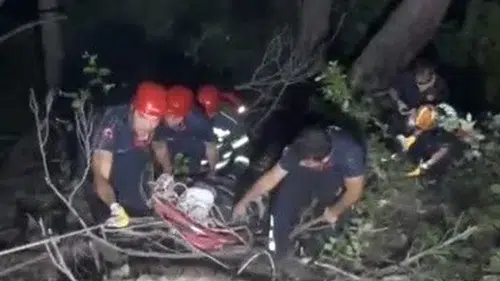 Osmaniye'de 100 metrelik uçuruma yuvarlanan araçtan üç kişi sağ çıktı