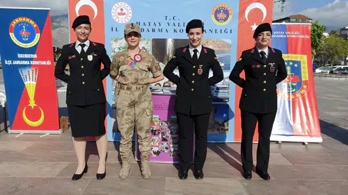 İskenderun’da jandarma komandolarından nefes kesen gösteri