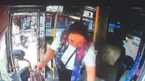 Adana’da otobüs şoförünün cüzdanını dakikalar içinde çaldı