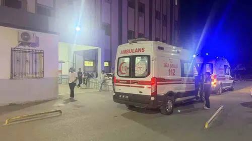 Kahta’da parkta bıçaklı kavga 2 yaralı
