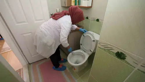 Şehzadeler Belediyesi ihtiyaç sahiplerinin evlerini temizliyor