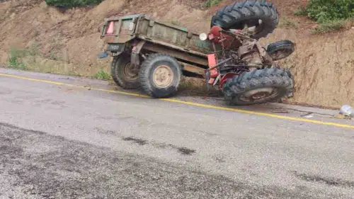 Denizli’de yağmura yakalanan yaşlı çiftçi kaza geçirdi