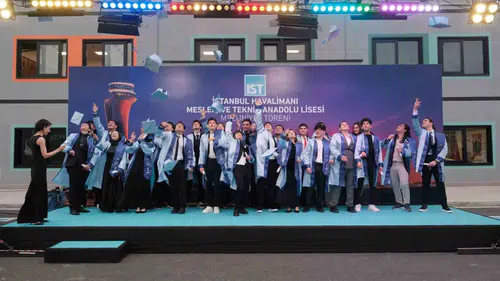 İstanbul Havalimanı kendi okulundan yetişen ilk mezunlarını uğurladı