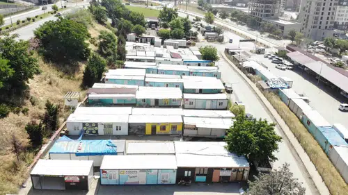 Kahramanmaraşta depremzede esnafın konteyner dükkanları kaldırılıyor