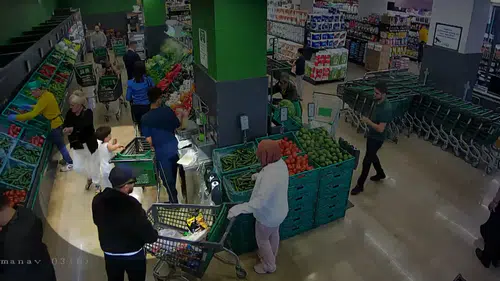 Başakşehir’deki market hırsızları kameraya yakalandı