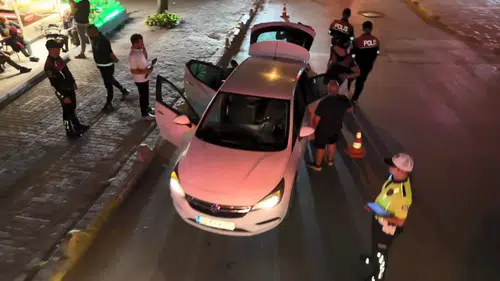 Avcılar sokaklarında gece yarısı yoğun polis denetimi
