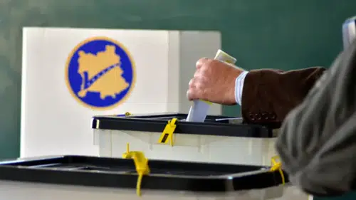 Kosova sandık başında: Türkler meclise döndü
