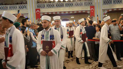 Nevşehirde 207 genç hafızlık ünvanını törenle aldı