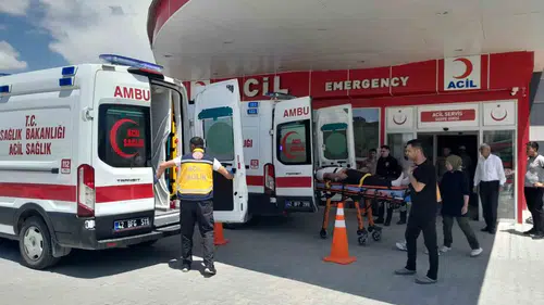 Konya yolunda kaza yapan aile hastanelik oldu