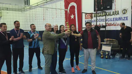 Hocalar’da voleybol turnuvasını Çepni Otağı kazandı