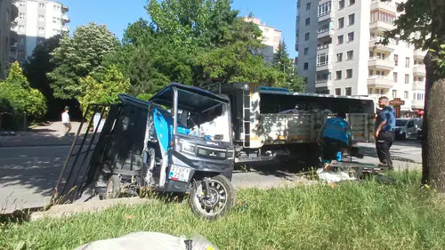 Kayseri Tuna Caddesi üzerinde otomobil ve elektrikli bisiklet kazası