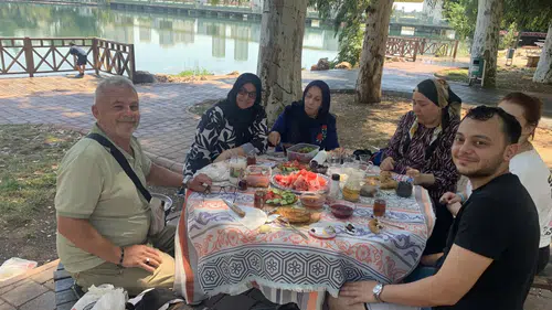 Adana sıcağında nehir kenarı mesaisi