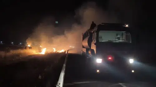 Nusaybin üç farklı noktada çıkan yangınla kısa süreli panik yaşadı