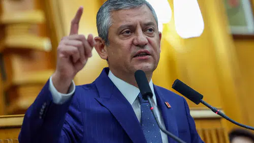 Özgür Özel'den değişim tartışmalarına kurultay resti