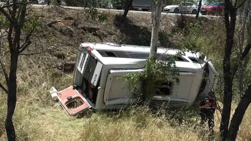 Balıkesir'de minibüs şarampole uçtu 14 kişi yaralandı
