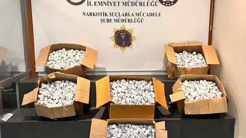 Samsun polisi kiralık araçta dev uyuşturucu sevkiyatını yakaladı