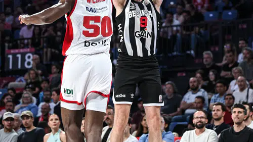 Beşiktaş final biletini son maça taşıdı
