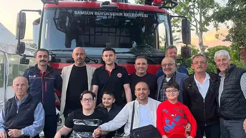 Samsun’da yuvadan düşen yavru karga için seferberlik