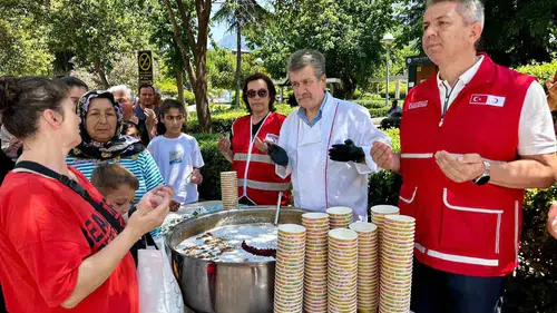 Manisa Ulupark’ta bin kişilik aşure bereketi