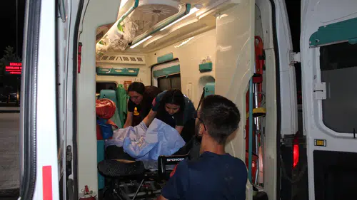 Aksarayda parkta oturan gence bıçaklı ve gazlı saldırı