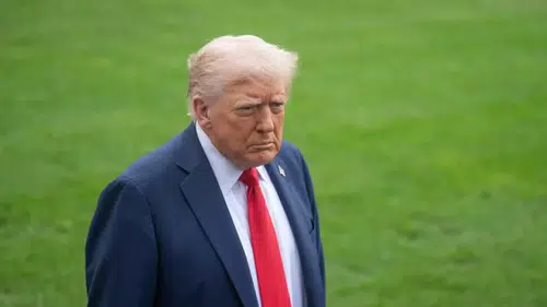 Trump: Gemiler Hürmüz Boğazı'ndan ayrılmaya başladı