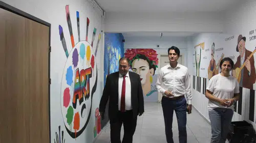 Köyceğiz’de okul duvarları sanatla nefes alıyor