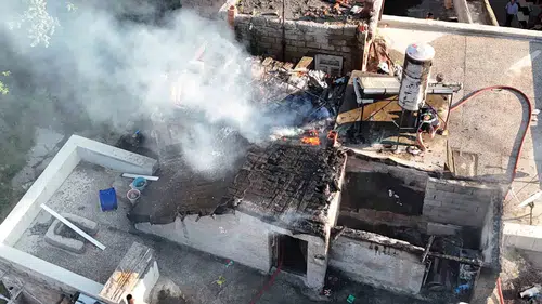 Nevşehir’de apartman çatısı alevlere teslim oldu