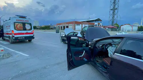 Karaman'daki kavşakta zincirleme kaza bir kişiyi hastanelik etti
