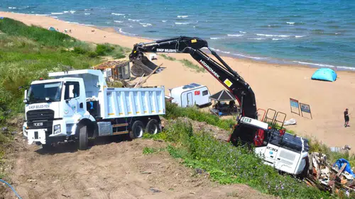 Sinop Kumkapı Sahili’nde kaçak yapı temizliği başladı