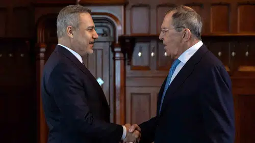 Hakan Fidan Moskova’da Lavrov ile masaya oturdu
