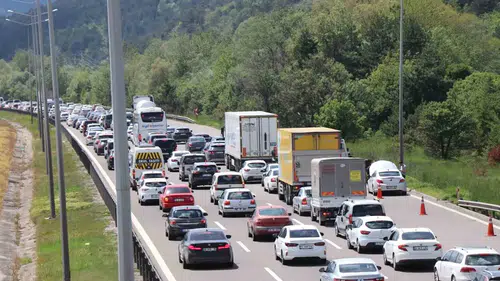 Bolu Dağı Tüneli bayram tatilinde yoğun araç trafiğine sahne oldu