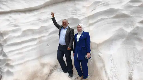 Batmanın zirvesinde yaz ortasında kış sürprizi