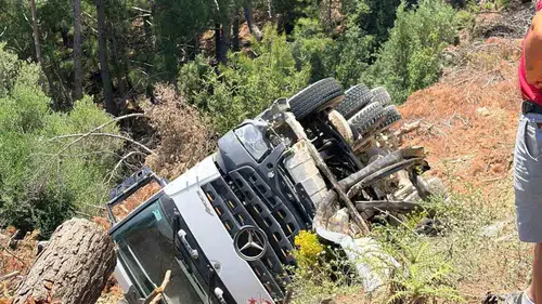 Datça yolunda kaza anı Bir sürücü uçuruma yuvarlandı