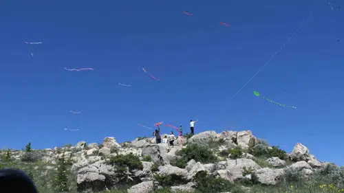 Yozgat Yenifakılı’da gökyüzü uçurtmalarla şenlendi