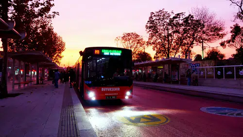Sakarya metrobüsü ilk yılını 3,5 milyon yolcuyla kapattı