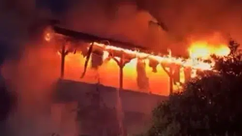 Kaynarca'da üç katlı binada büyük yangın paniği