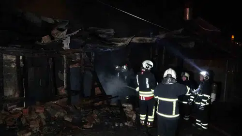 Kastamonu’da ahşap ev küle döndü