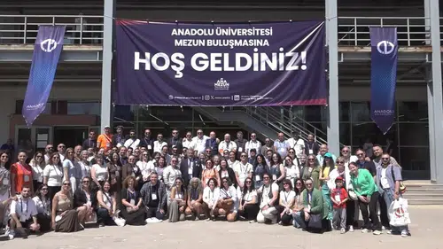 Anadolu Üniversitesi mezunları yıllar sonra kampüste buluştu