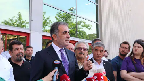 CHP İzmir’de görevden alma krizine karşı sert çıkış