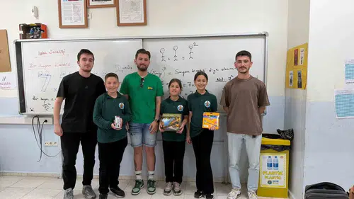 Öğrenciler köy okulundaki çocukların hayallerini yapay zeka ile gerçeğe dönüştürdü