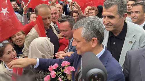 Özgür Özel Burdur sokaklarında iktidar mesajı verdi