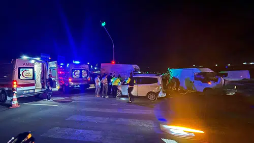 Niğde’de gece yarısı zincirleme kaza 10 kişi hastanelik oldu