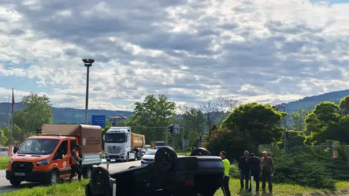 Zonguldak yolunda sabah saatlerinde otomobiller çarpıştı
