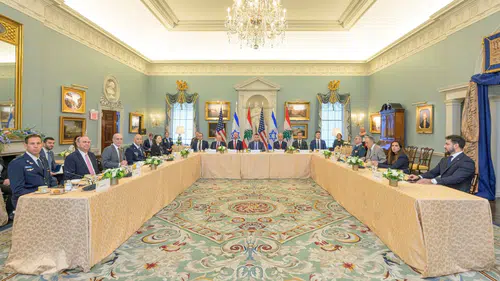 İsrail ve Lübnan barış için Washington masasına oturdu